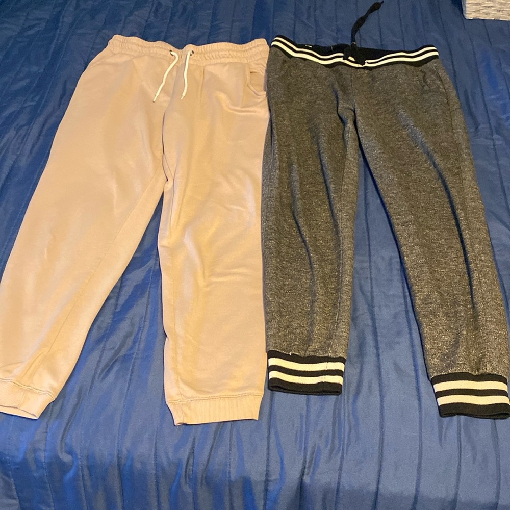 2 pair sweat pants size S, creamy pink are Old Navy, gray are Rue 21. Brawstring